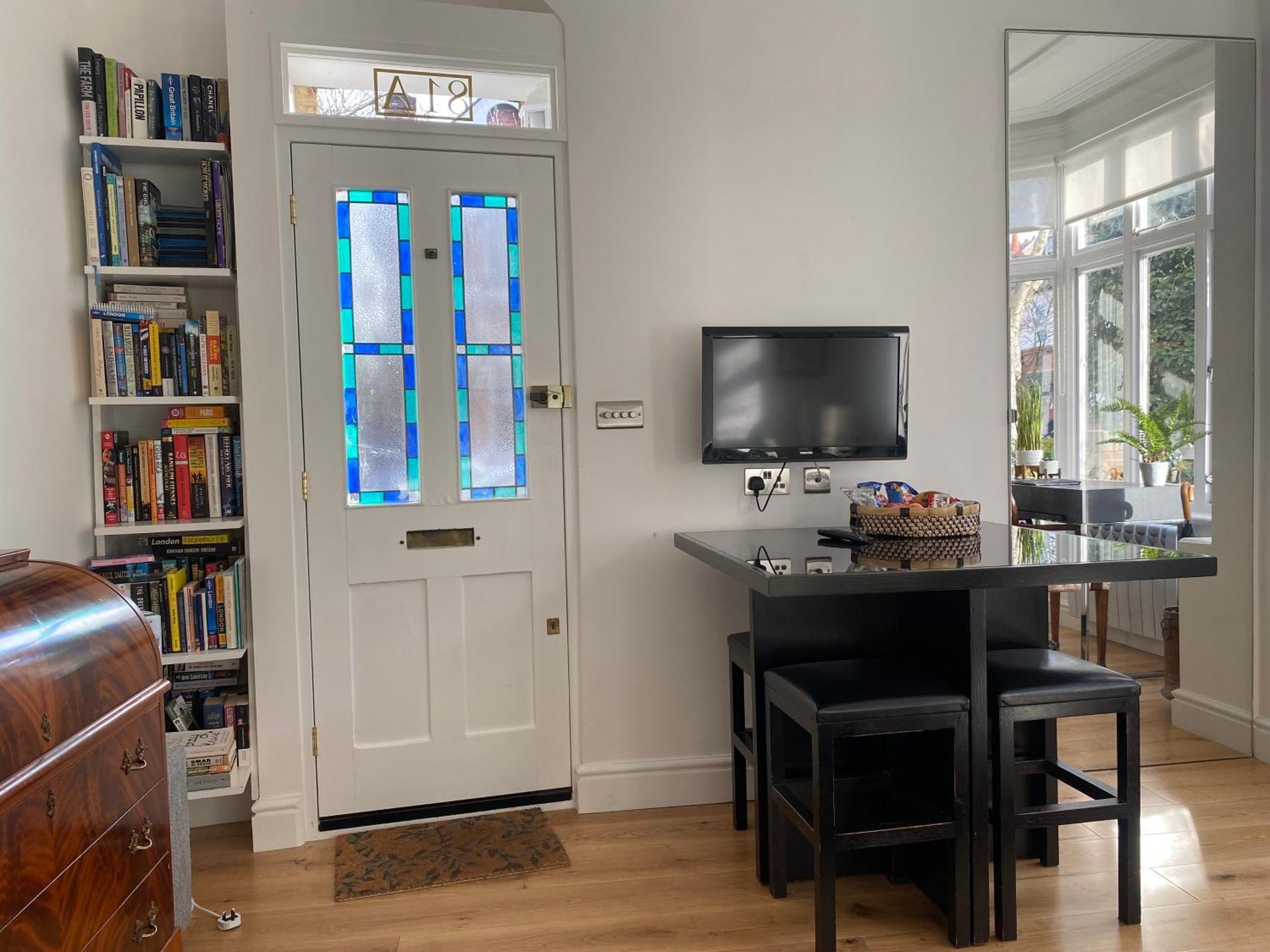 Interior Designed Flat Near Kew Botanical Gardens * Лондон