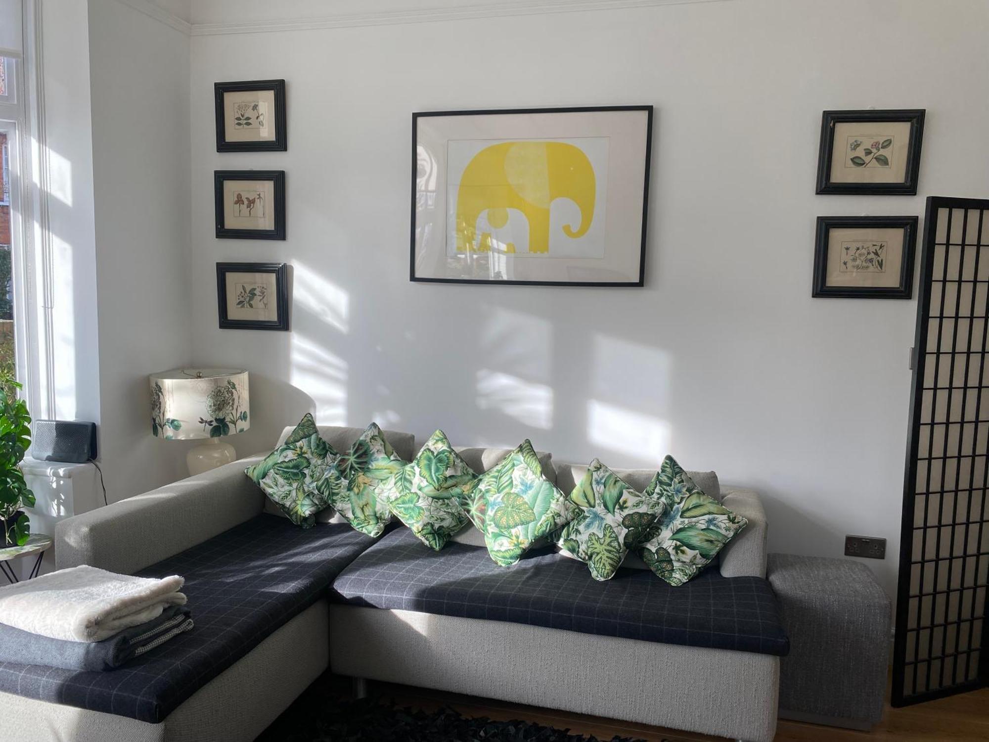 Interior Designed Flat Near Kew Botanical Gardens * Лондон