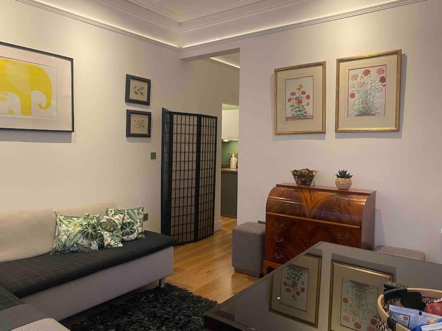 Апартаменты Interior Designed Flat Near Kew Botanical Gardens *