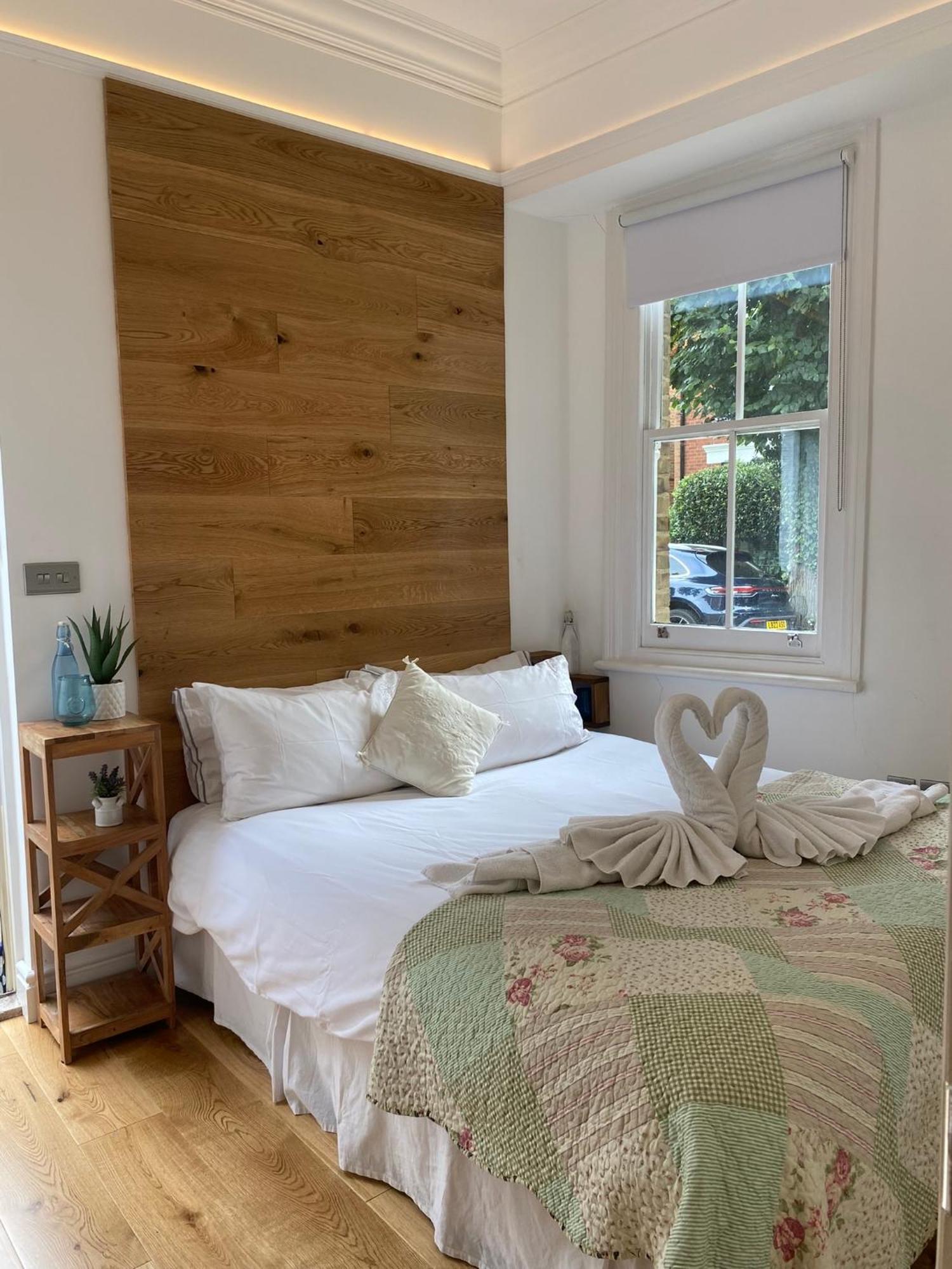 Interior Designed Flat Near Kew Botanical Gardens Апартаменты